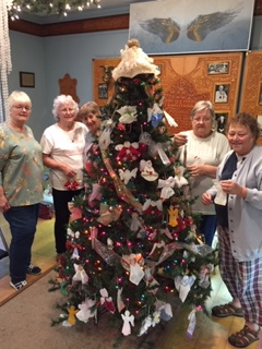 Shiner Quilters with the Christmas Tree